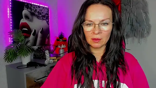 HelenLuxx online show from March 17, 2026, 3:48 pm