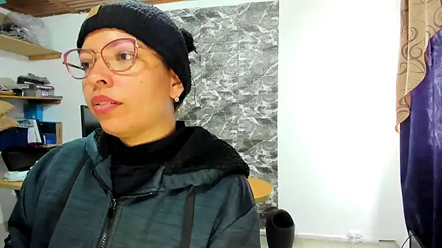 THEBOSSLARA online show from February 18, 2025, 5:53 pm