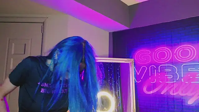 AriaVoss online show from December 7, 2024, 8:38 pm