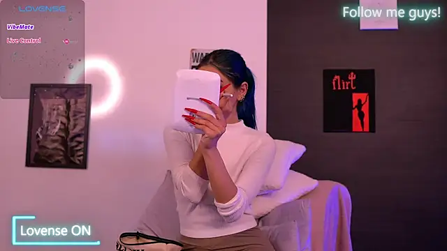 AriaVoss online show from September 19, 2025, 8:42 pm