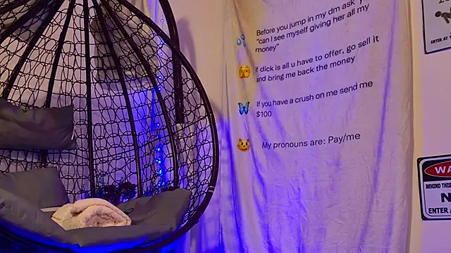 AriaVoss online show from April 5, 2026, 8:39 pm