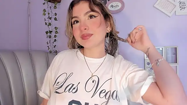 Snapshot of SamantaBone chatting on March 3, 2025, 12:59 am SamantaBone online show from March 3, 2025, 12:59 am