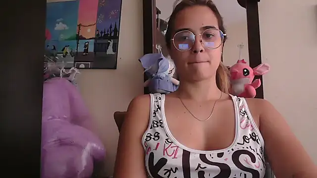 trianabell online show from April 18, 2026, 4:33 pm