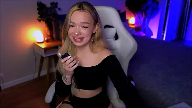 Lily Yin online show from April 22, 2026, 5:43 am