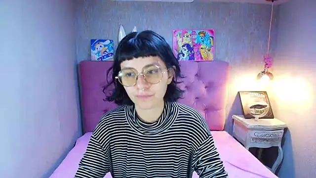 Snapshot of charlottemoonxz chatting on May 15, 2026, 6:04 pm charlottemoonxz online show from May 15, 2026, 6:04 pm