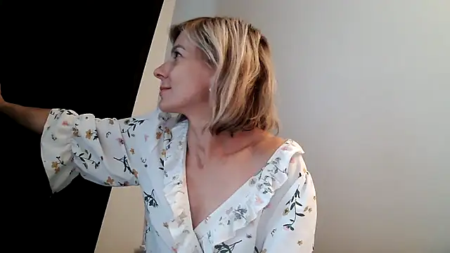 Snapshot of anechka1 chatting on October 21, 2025, 11:55 am anechka1 online show from October 21, 2025, 11:55 am