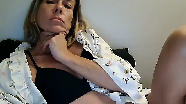 Snapshot of anechka1 chatting on November 12, 2025, 11:47 pm anechka1 online show from November 12, 2025, 11:47 pm