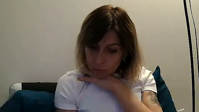 Snapshot of anechka1 chatting on February 21, 2026, 10:44 pm anechka1 online show from February 21, 2026, 10:44 pm