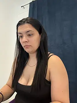 LuciaLoca online show from February 26, 2026, 8:35 am