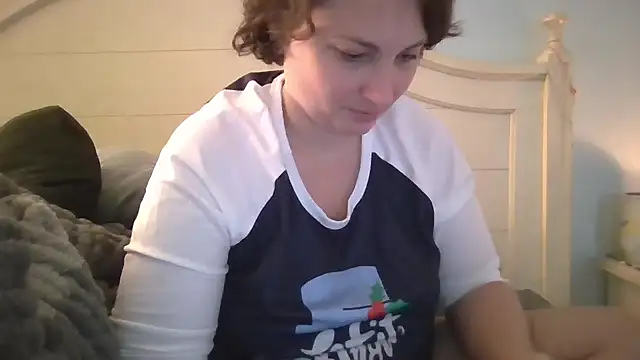 MilfyMrsRobinson online show from December 14, 2025, 2:00 pm