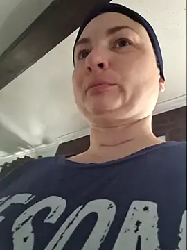 MilfyMrsRobinson online show from June 14, 2026, 1:46 pm
