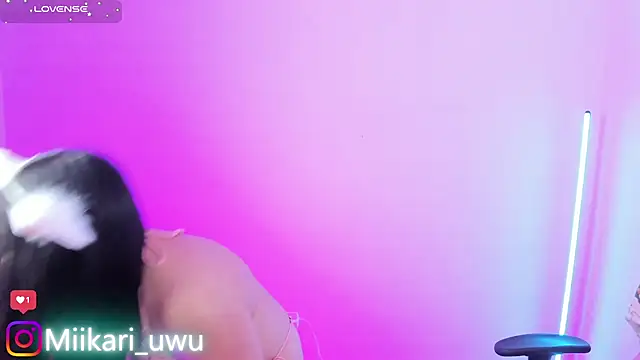 Ahri Elderwood online show from November 6, 2025, 3:40 am