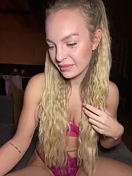 ChiaraVixen online show from December 10, 2024, 6:01 am