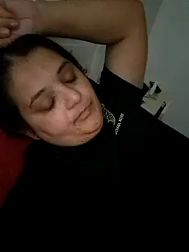 sarahhh1987 online show from November 4, 2025, 6:40 pm