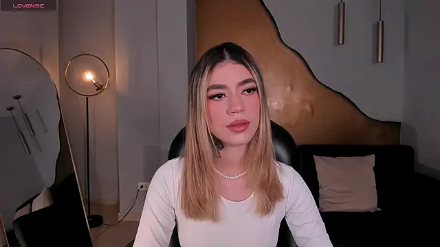 ViolettHansson online show from February 7, 2026, 11:47 am