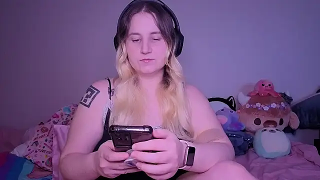 Glitch Witch online show from March 19, 2026, 2:59 am