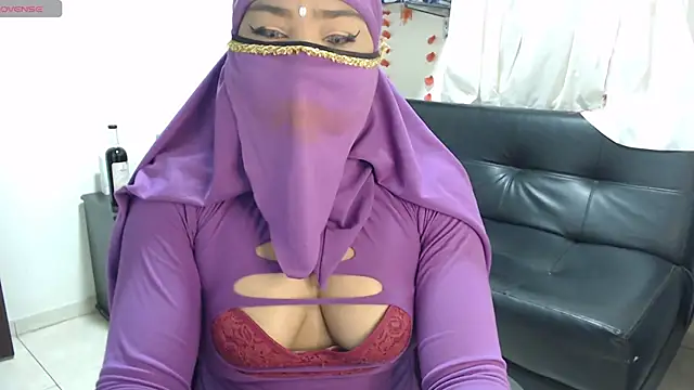 Snapshot of Aaliyah_brown chatting on December 24, 2024, 8:33 am Aaliyah brown online show from December 24, 2024, 8:33 am