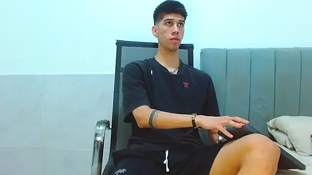 jhony-sex online show from March 31, 2026, 7:42 am