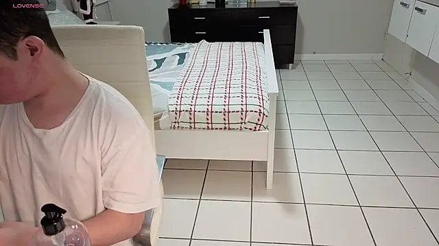 Lorenzo hernandez online show from December 15, 2025, 4:33 pm