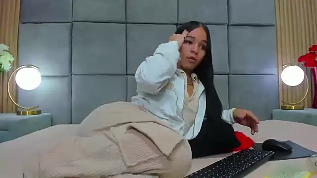 ChanellCambel online show from October 9, 2025, 9:46 pm