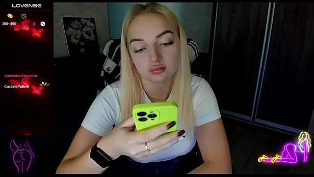 Snapshot of Stella__Cox chatting on September 15, 2025, 5:29 am Stella  Cox online show from September 15, 2025, 5:29 am
