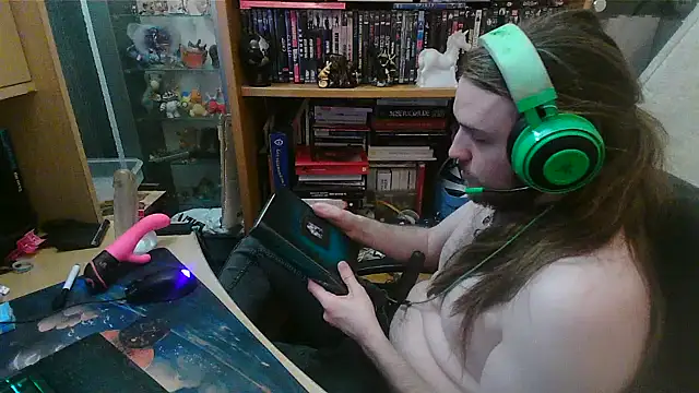 nicolasdumand21 online show from February 17, 2025, 7:53 pm