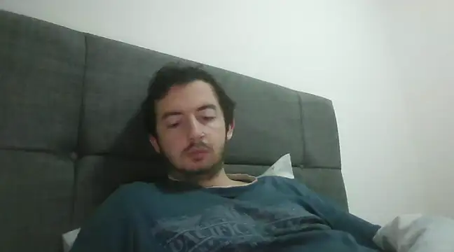 Snapshot of laynufff chatting on February 3, 2025, 6:13 am laynufff online show from February 3, 2025, 6:13 am