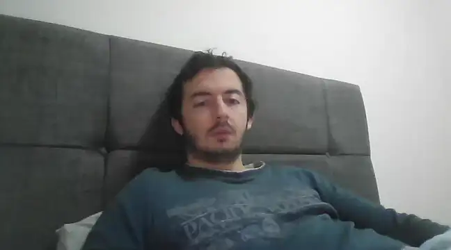 Snapshot of laynufff chatting on February 4, 2025, 6:04 am laynufff online show from February 4, 2025, 6:04 am