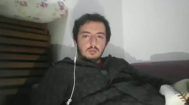 Snapshot of laynufff chatting on February 9, 2025, 12:39 am laynufff online show from February 9, 2025, 12:39 am