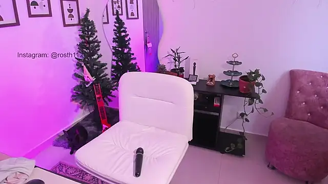 Snapshot of rossth1 chatting on December 14, 2024, 10:07 pm rossth1 online show from December 14, 2024, 10:07 pm