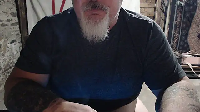 Newfiesausage1972 online show from January 19, 2026, 10:30 am