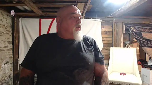 Newfiesausage1972 online show from February 14, 2026, 8:55 am