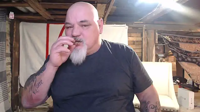 Newfiesausage1972 online show from February 22, 2026, 12:36 pm