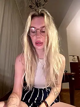 Snapshot of meanexx chatting on December 8, 2024, 4:07 pm meanexx online show from December 8, 2024, 4:07 pm