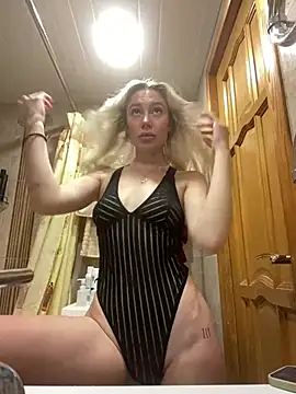 Snapshot of meanexx chatting on February 14, 2025, 10:28 am meanexx online show from February 14, 2025, 10:28 am