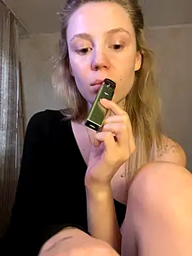 Snapshot of meanexx chatting on October 6, 2025, 1:19 pm meanexx online show from October 6, 2025, 1:19 pm