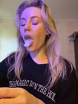 Snapshot of meanexx chatting on October 8, 2025, 8:56 am meanexx online show from October 8, 2025, 8:56 am