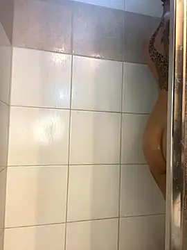 Snapshot of Shuggabutt chatting on December 8, 2024, 10:03 pm Shuggabutt online show from December 8, 2024, 10:03 pm