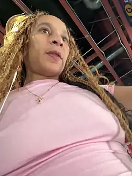 Snapshot of Shuggabutt chatting on September 20, 2025, 2:56 am Shuggabutt online show from September 20, 2025, 2:56 am