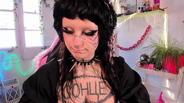 lady sontse  online show from March 31, 2026, 11:43 am