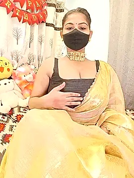 Snapshot of Divya_girl chatting on October 10, 2025, 9:19 am Divya girl online show from October 10, 2025, 9:19 am