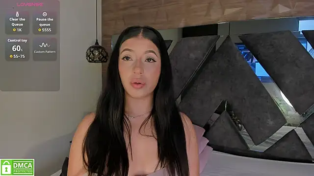 Venus velez  online show from July 13, 2026, 12:30 pm