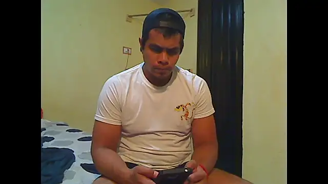 Snapshot of lozter345 chatting on October 17, 2025, 7:44 am lozter345 online show from October 17, 2025, 7:44 am