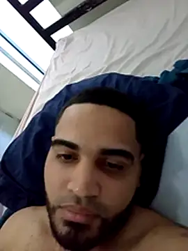 luismanuel 1998 online show from November 30, 2025, 2:54 pm