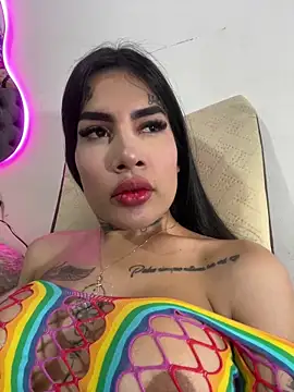 Snapshot of saragill323 chatting on January 17, 2025, 3:43 pm saragill323 online show from January 17, 2025, 3:43 pm