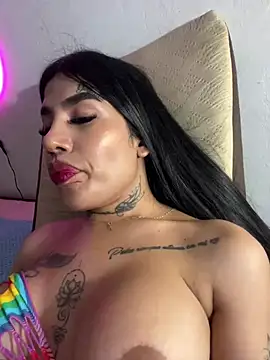 Snapshot of saragill323 chatting on March 21, 2025, 10:39 pm saragill323 online show from March 21, 2025, 10:39 pm