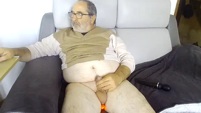 gillou1234 online show from September 24, 2025, 4:10 pm