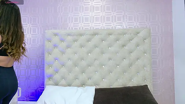 Sara Desire online show from September 9, 2025, 12:15 pm