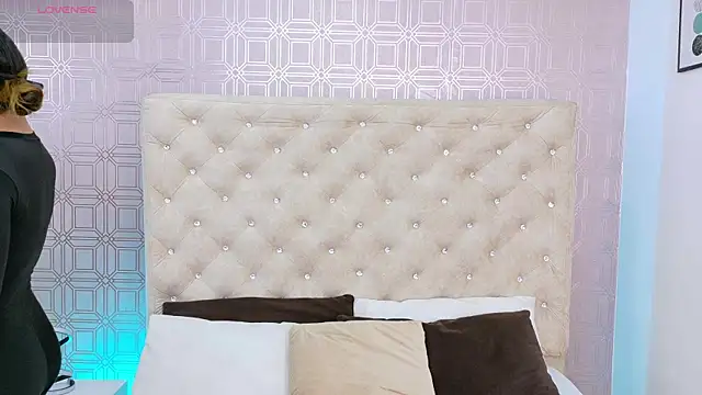 Sara Desire online show from October 4, 2025, 12:25 pm