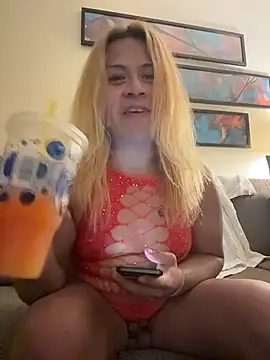 allissonw13 online show from November 27, 2025, 5:09 am